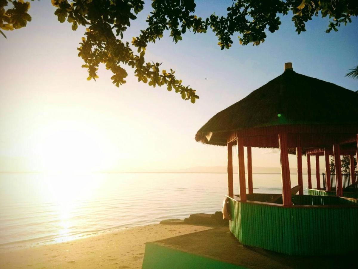 Smallfry'S Beach Resort Calatrava  Екстер'єр фото