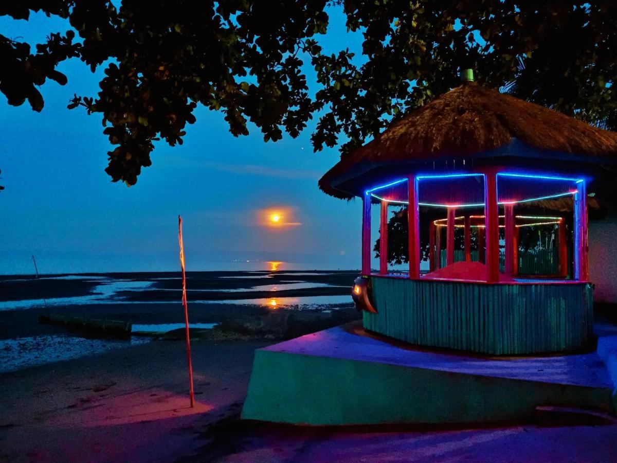 Smallfry'S Beach Resort Calatrava  Екстер'єр фото